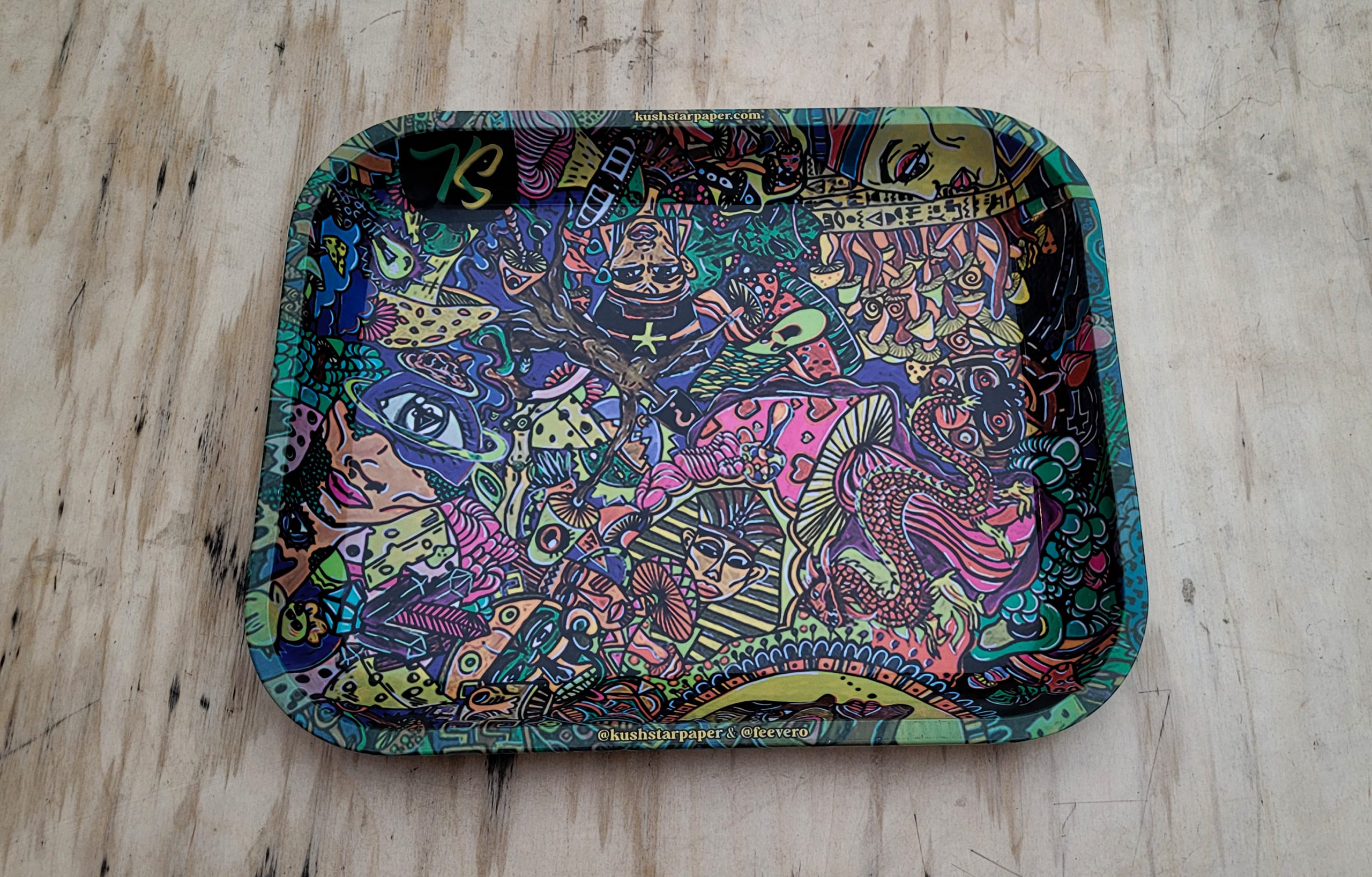 360-Degree View Rolling Tray with Soft Magnetic Lid - XL - 34 x 27 cm -  KushStar - Out of this World Rolling Paper